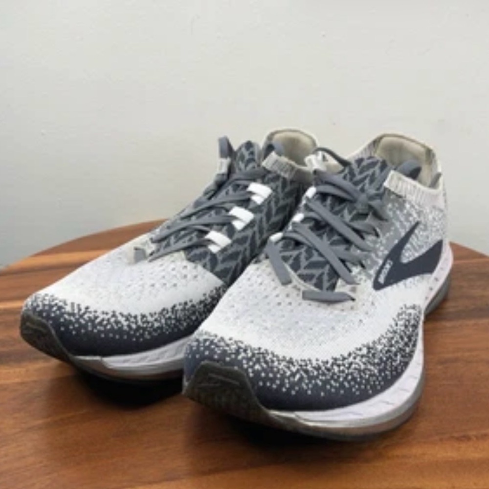 Brooks Bedlam Gray White Running Shoes Men’s 8.5 women’s 10